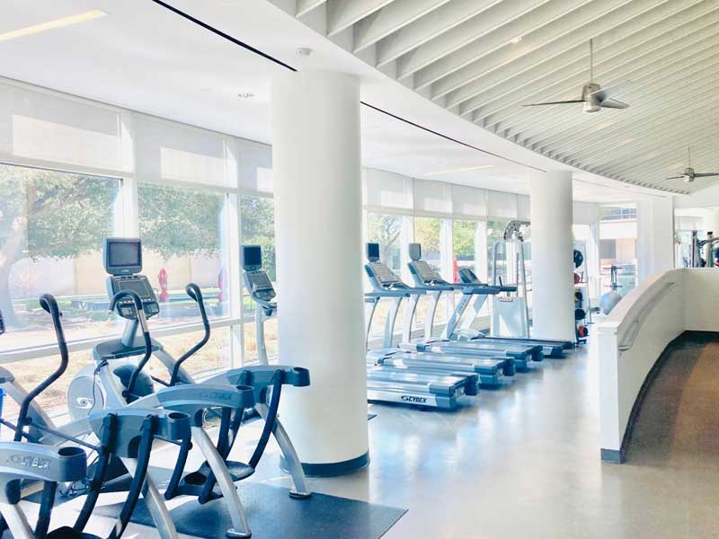 Commercial Painting – Gym and Fitness Center North Dallas Freshly painted commercial gym with white columns, painted ceiling, and clean epoxy floors in North Dallas