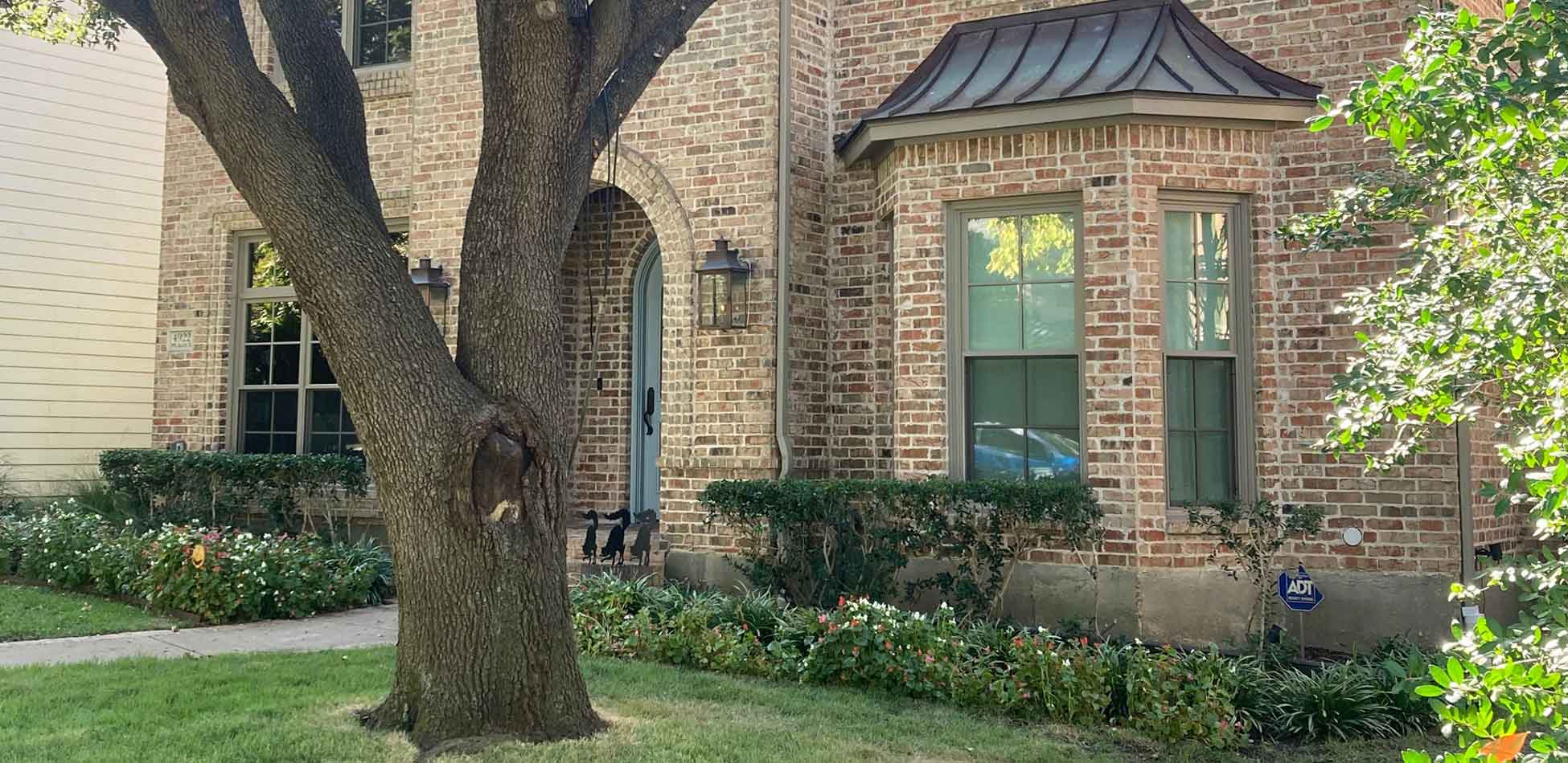 How to Strip Paint From Textured Brick Indoors Without Damaging the Surface